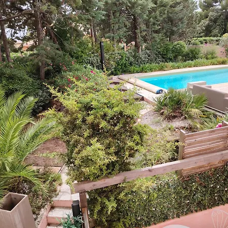 Apartament Boulouris Entre Et Piscine